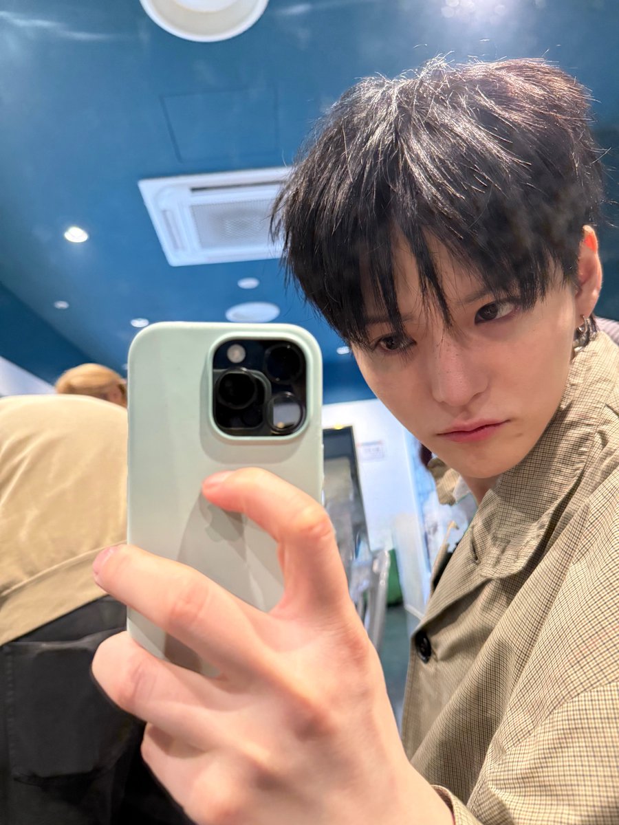 YOSHI_THFan's tweet photo. [🐯] #โยชิวีเวิส Post Update ✨(250531)

🐯 : ในที่สุดก็ปล่อยออกมาแล้วสินะ BLACK HAIR🖤🐈‍⬛🐈‍⬛🐈‍⬛
TREASURE MAKER วันนี้ก็ขอบคุณนะครับ 🖤🖤🖤🖤

🔗 : https://t.co/jktHXez9tC

#คลังรูปของโยชิ
#YOSHI #요시 #ヨシ
#TREASURE #트레저 #トレジャー
@treasuremembers https://t.co/1gyBTXFIsg