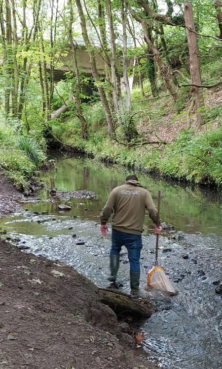 IT'S THAT TIME AGAIN - This morning, our river monitors donned their wellies, got into the water and surveyed the freshwater invertebrates at six sites along the River Tawd. This time they also took recordings of the rivers temperature, conductivity, PPM and pH.