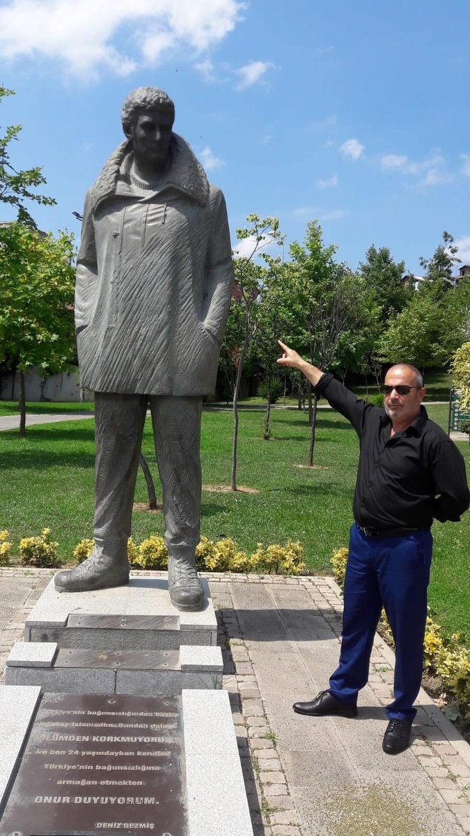 Orhan Ertem..
59 yaşında..
İstanbul Kadıköy'de inşaatın dış cephe duvarını örerken 4.kattan düşerek hayatını kaybetti..
Gaziantep İslahiye Kabaklar Köyünden..