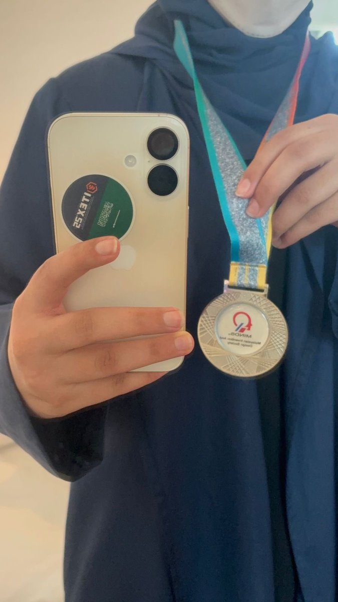 ralkhomsan's tweet image. أبارك للمبدعة  ميار العطيفي على تمثيل المملكة العربية السعودية وحصد الميدالية الفضية في مؤتمر ITEX للاختراعات لعام 2025 في ماليزيا. هذا الإنجاز العالمي يرفع اسم الوطن عالياً ويدعو للفخر 🇸🇦🥇
وتشرفت بكوني مشرفتك العلمية للمشروع يابطلة 🤍
المستحيل ليس في قاموس السعوديين! 
 #ITEX25