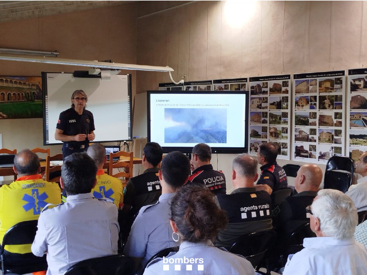 Bombers (@bomberscat) on Twitter photo Ahir, a la sala d'actes de l'ajuntament de Gualter, #bomberscat vam participar a la sessió informativa sobre autoprotecció en urbanitzacions i cases aïllades en cas d'incendi forestal
<a href="/emergenciescat/">Protecció civil</a> <a href="/mossos/">Mossos</a> <a href="/agentsruralscat/">Agents Rurals</a> <a href="/semgencat/">SEM. Generalitat</a> Ahir, a la sala d'actes de l'ajuntament de Gualter, #bomberscat vam participar a la sessió informativa sobre autoprotecció en urbanitzacions i cases aïllades en cas d'incendi forestal
<a href="/emergenciescat/">Protecció civil</a> <a href="/mossos/">Mossos</a> <a href="/agentsruralscat/">Agents Rurals</a> <a href="/semgencat/">SEM. Generalitat</a>