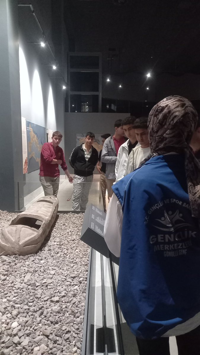 📌Proje İmam Hatip Lisesi 
Sanat Tarihi öğrencisi Gönüllü Gençlik Liderimiz Ümnügülsüm Yıldız'ın anlatımıyla müze gezisi gerçekleştirdik. #müze #erzurum