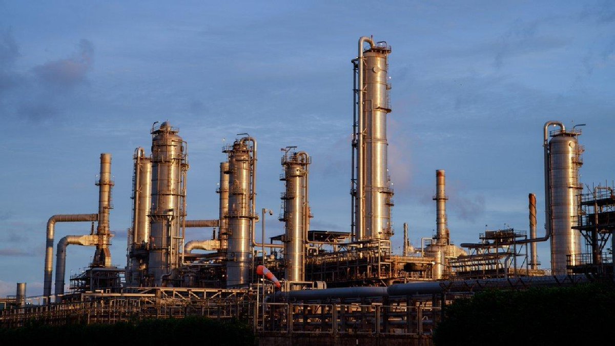 Huit membres de l'Opep+ annoncent à nouveau une forte hausse de la production de pétrole lecho.be/economie-polit…