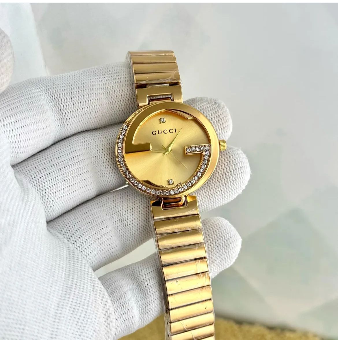 It's watch day.
We have watches for the ladies.
