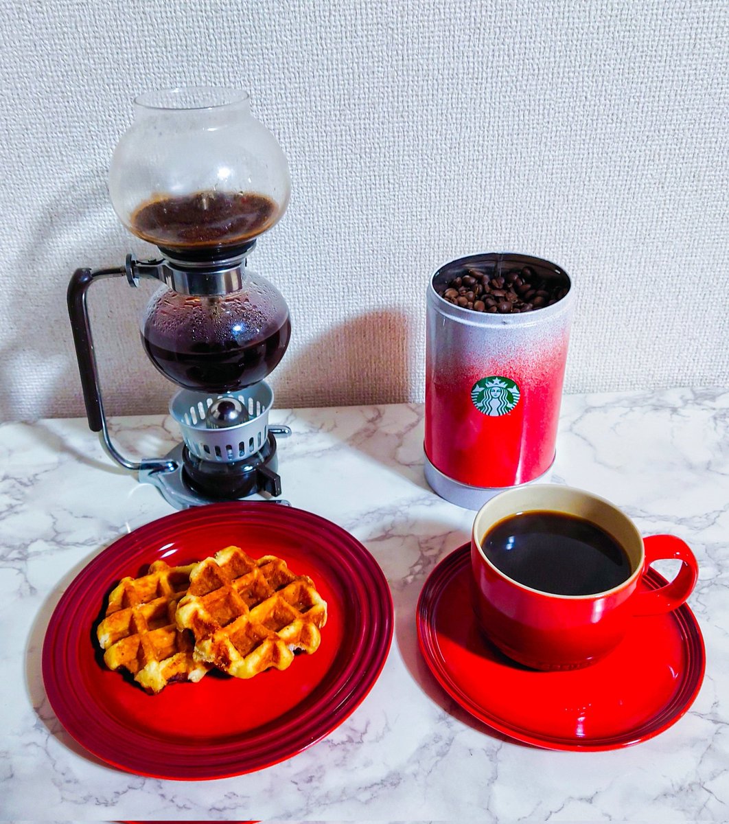 色々あって投稿おやすみさせていただいてました！
今日からまたまた投稿していきますね！
本日はサイフォンでいただく至福のコーヒー
「島うさぎブレンドコーヒー」と一緒に焼きたてベルギーワッフル🧇
香りも甘みのハーモニー
 #島うさぎコーヒー
 #コーヒー好きな人と繋がりたい