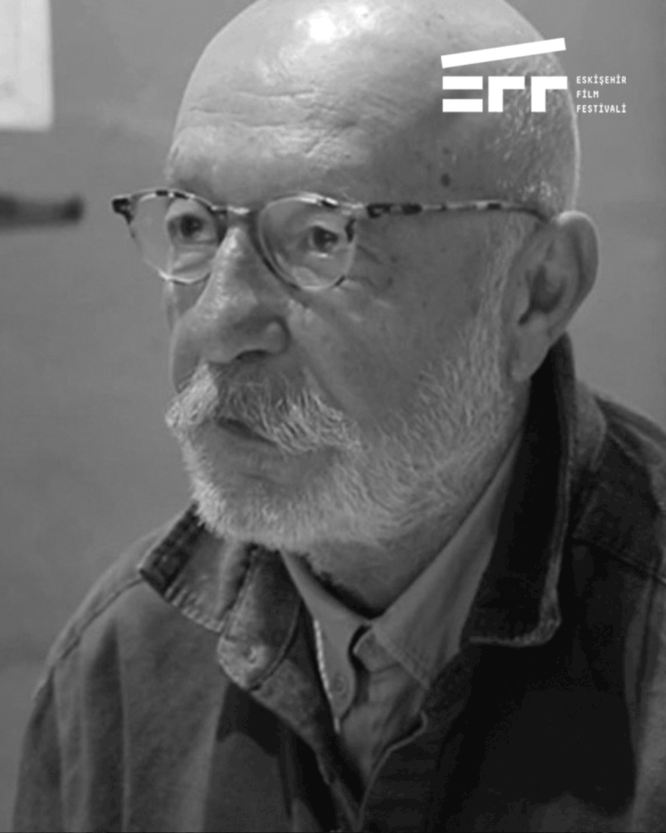 Sanata ve akademiye yaptığı katkılarla, öğrencilerine aktardığı entelektüel birikimiyle unutulmayacak bir isim olan, Anadolu Üniversitesi İletişim Bilimleri Fakültesi’nin kurucularından değerli hocamız Naci Güçhan’ı saygı ve özlemle anıyoruz. #AnadoluÜniversitesi #EFF22 #EFF2025