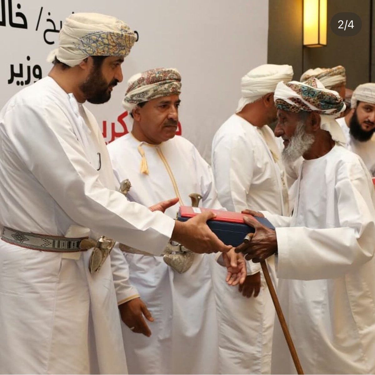 في الذكرى الثامنة لرحيل جدي، تفيض الذكريات في قلبي حنينًا وألمًا. كان صوت الحكمة، ونبض الشعر، وروح الحكاية. ترك لنا إرثًا من الكلمات والقصائد، وسيرةً تفوح منها المحبة والعطاء. غاب الجسد،لكن حضوره في قلوبنا لا يغيب، وستظل حروفه تنبض
بالحياة ما حيينا.
31/5/2017