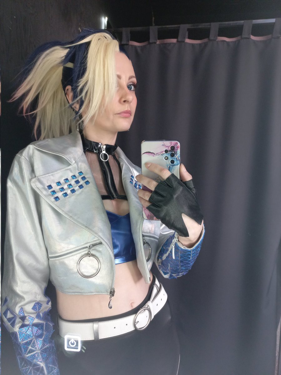 И вот спустя ГОД я снова тут

#косплей #leagueoflegends #leagueoflegendscosplay #kdacosplay #akalicosplay
