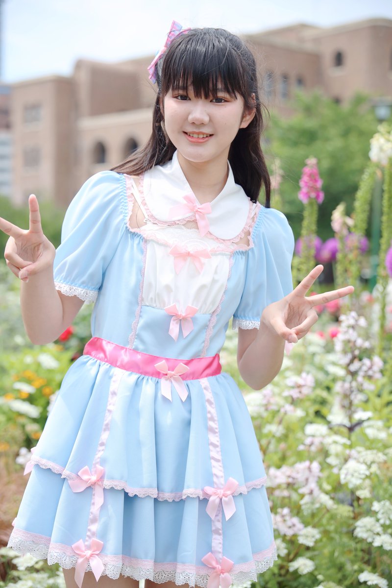 2025年5月31日(土) 愛知県 鶴舞公園 
奏楽堂 Shiny LIVE vol.3🎤
ライブ終了後の物販オフショット📸🌺
#須田みみさん 🍀💓
素敵な笑顔とピース(✌•◡•✌)
ほんま可愛いですね☺️ｷｭﾝ💕

<a href="/mimichan_0216/">🍀💓須田みみ💓🍀</a> <a href="/mimi_s0216/">須田 みみ（母管理）</a>
#歌姫 #歌うま #可愛い
#ケンケンフォト