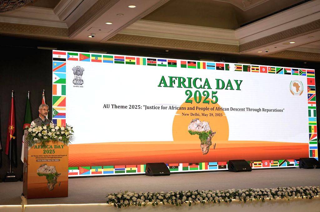 globalIndiagibf's tweet photo. @23JitendraJoshi and @gadkari75  joined dignitaries, including Hon.@DrSJaishankar , H.E. Mr. Ermindo Ferreira, and H.E. Jacqueline Mukangira, to honor Africa's unity and discuss India-Africa partnerships. https://t.co/6PtskNPkI3
