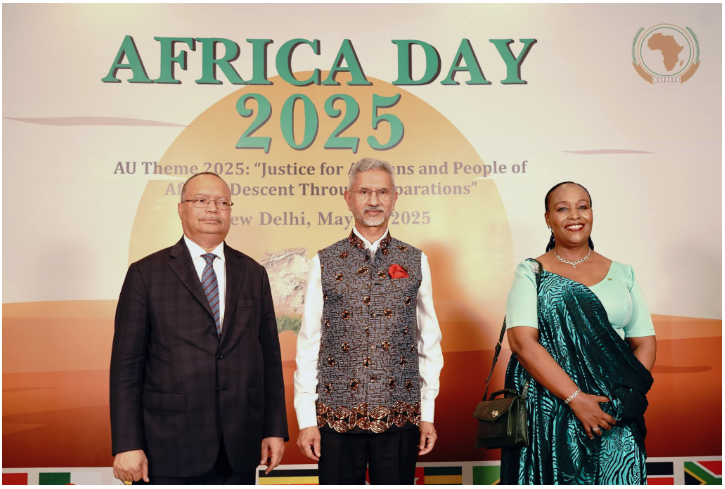 globalIndiagibf's tweet photo. @23JitendraJoshi and @gadkari75  joined dignitaries, including Hon.@DrSJaishankar , H.E. Mr. Ermindo Ferreira, and H.E. Jacqueline Mukangira, to honor Africa's unity and discuss India-Africa partnerships. https://t.co/6PtskNPkI3