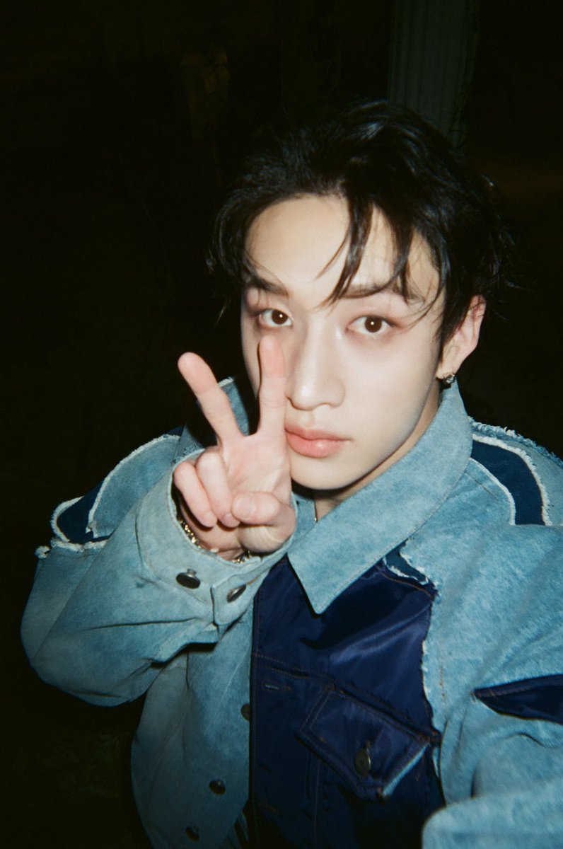 gnabnahc97chris's tweet photo. OH BANG CHAN IS SO PRETTY 😭😭 https://t.co/RCacMtZpgj