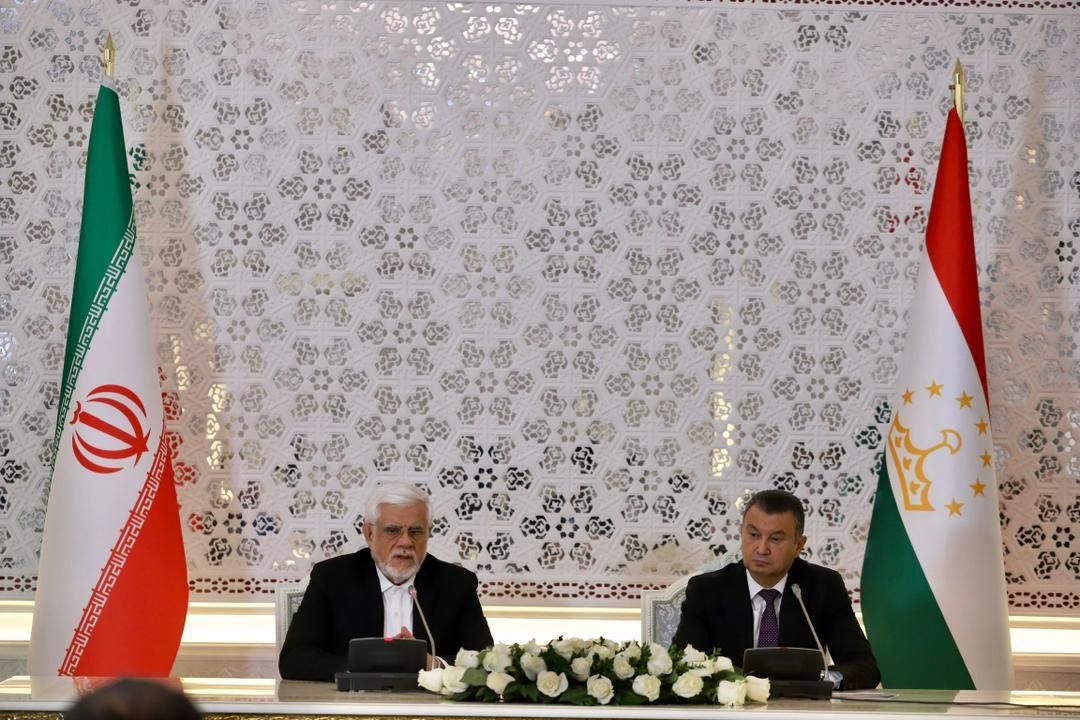 در حضور معاون اول رئیس‌جمهور و نخست‌وزیر تاجیکستان انجام شد؛

 تبادل ۴ سند همکاری و یادداشت تفاهم میان جمهوری اسلامی ایران و جمهوری تاجیکستان /امضای بیانیه مشترک معاون اول رئیس‌جمهور و نخست‌وزیر تاجیکستان

در حضور معاون اول رئیس‌جمهور و نخست‌وزیر تاجیکستان، ۴ سند و یادداشت تفاهم