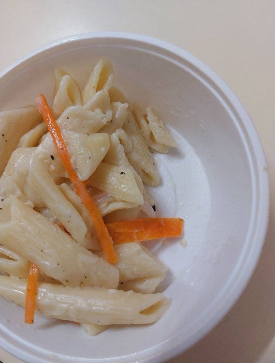 _arbaazali's tweet photo. @SwiggyCares @SwiggyCares @thapajikemomos 
Is it called white sause pasta 
Really 🤷‍♂️kota https://t.co/h8Sjl8Q0Iu