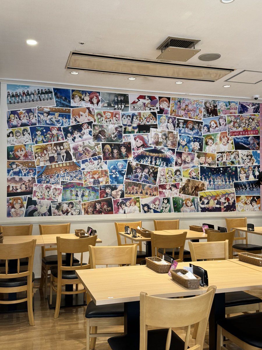 akanex1017's tweet photo. この間念願のラブライブカフェに行ってきたあ♡

Aqoursのケーキ食べたよ🤤

ラブライブは神曲製造アニメですからね。最高ですよ、ほんと。全て神曲だもの。

個人的にAqoursが好きだけど、蓮ノ空女学院スクールアイドルクラブは楽曲が天才すぎる。 https://t.co/g9BNOZ4tdV