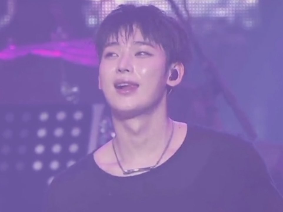 โทษนะคะ นั่นไหล่หรือแผ่นเปลือกโลก กว้างจนโส้เตี้ยนขึ้นไปสร้างเมืองบนนั้นได้เลยอะ