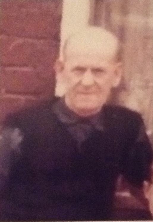 FallsCurfew's tweet image. In his youth, Patrick Elliman (died 11/7/1970) played for the O’Connells GAA club in west Belfast. For seven years he was in goals for the Antrim hurling team. Do you remember the club or the Antrim 1930s/40s team ? Any photos or memories would be helpful. Go raibh maith agaibh