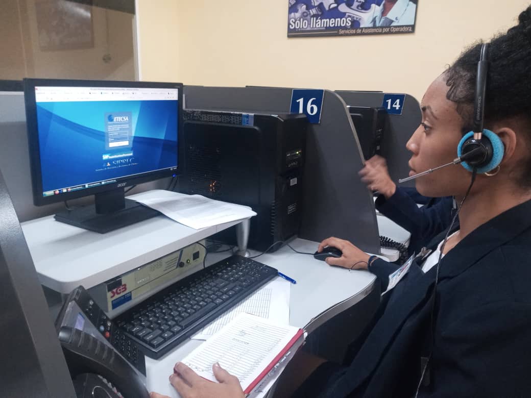 Desde nuestros Centros de Atención Telefónica se atienden las dudas e inquietudes de los usuarios sobre las nuevas medidas implementadas para la telefonía móvil #EtecsaConCuba