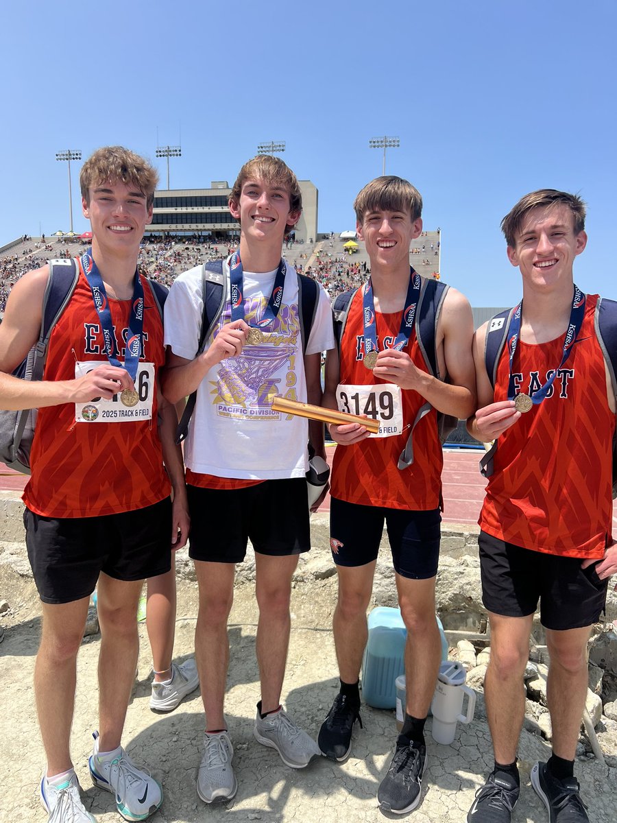 These 4x8 guys BATTLED in one of the strongest 4x800 heats in years! They had a season PR and got 7th!!! We are so proud of you boys!! 🧡💙