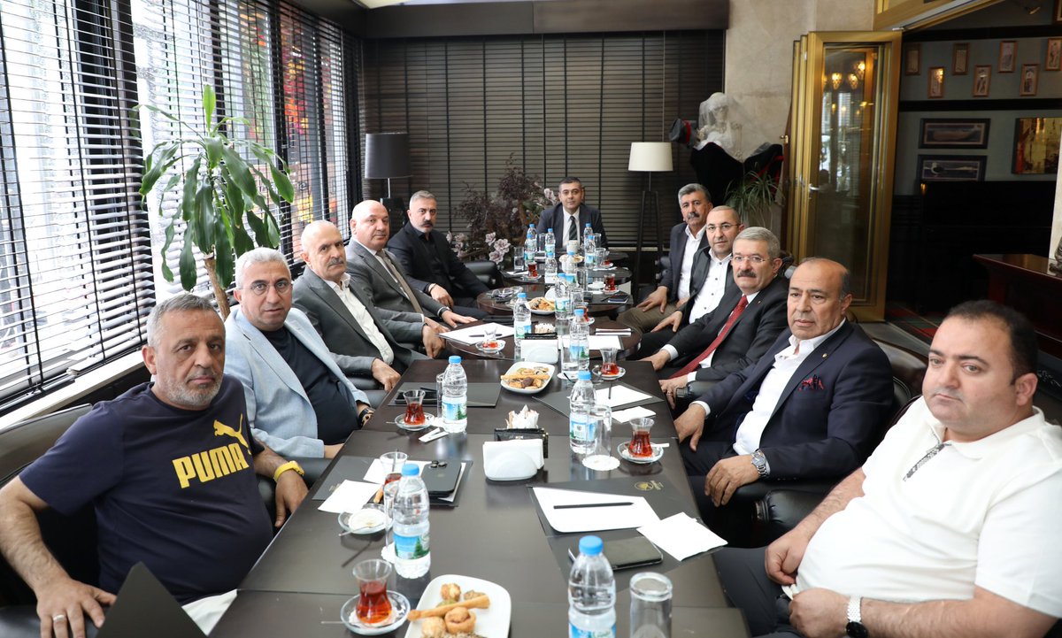 📌 Ankara

Ak Parti Van Milletvekili ve Avrupa Birliği Uyum Komisyonu Başkanı Sn. Burhan Kayatürk ile Ak Parti Çevre ve Şehircilik Politikaları Başkan Yardımcısı Prof. Dr. Sn. Abdulmenaf Turan; TOBB 81. Genel Kurulu'na katılan heyetimizi konakladığı otelde ziyaret etti.