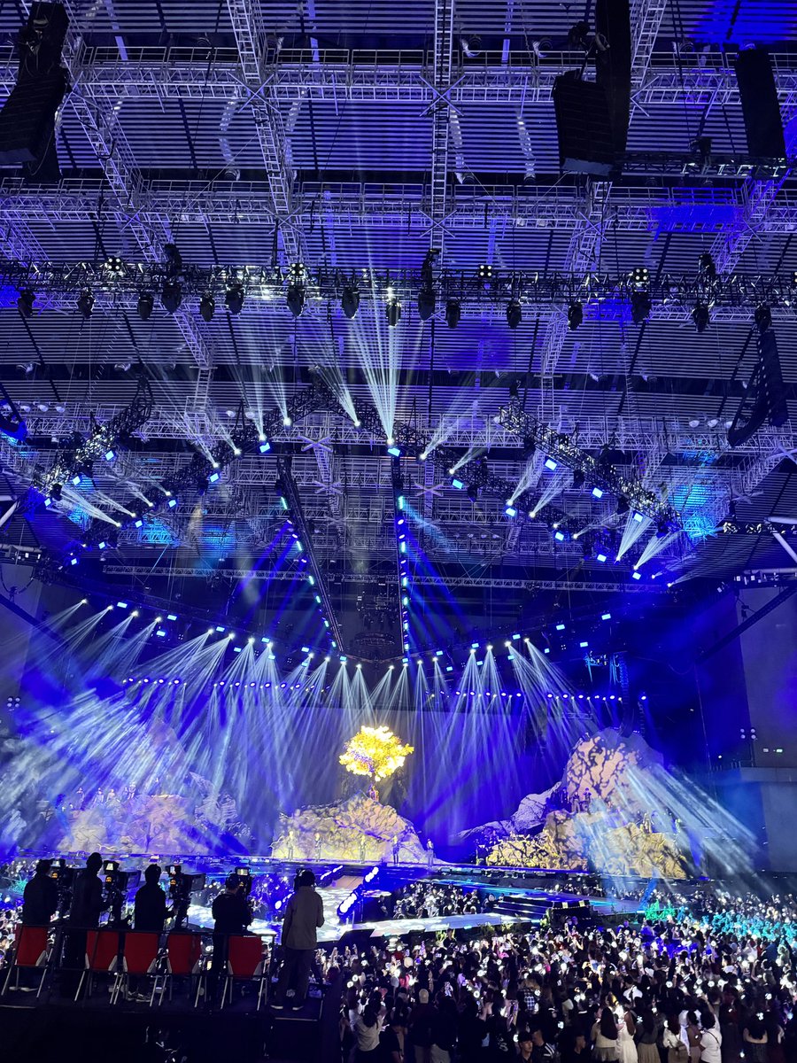 Rheuma_RAMpa's tweet photo. This concert is elevated in every aspect. No words can describe how I feel right now. But, I can say that it is worth every penny and effort. I’m glad I secured a day 2 ticket without a doubt. See you again later!

HISTORY BEGINS WITH ESBI
@SB19Official #SB19
#SaWWorldTourPH https://t.co/cXg2DFNoos
