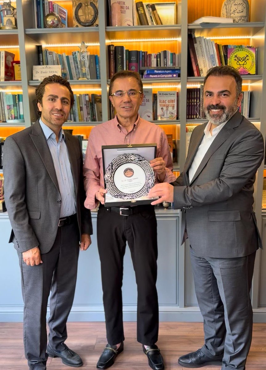 İlimizin tanıtımına katkıları nedeniyle Dr Ender Saraç Hocamıza plaket takdim ettik ve tam bir gastronomi şehri olan,yemekleri dillere destan,birçok şifalı bitkinin yetiştiği ilimizde Gastromi ve Şifalı Bitkiler ile ilgili geniş kapsamlı bir program yapma çalışmalarına başladık☺️