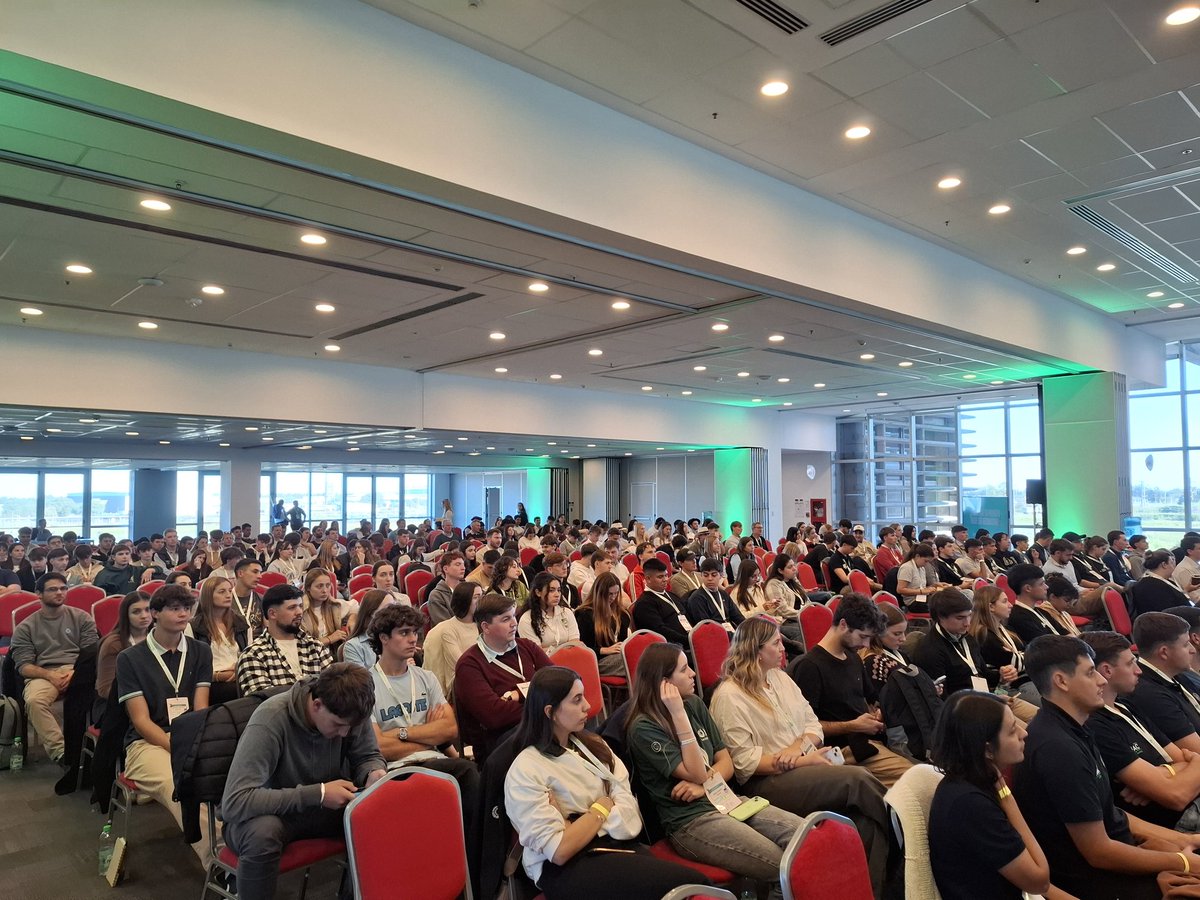 En el Congreso Anual de <a href="/ACAJovenes/">ACA Jóvenes</a> 

Gran honor compartir y aprender con mas de 300 jóvenes productores agropecuarios

Gran honor compartir con el gran <a href="/facusonatti/">Facu Sonatti</a>