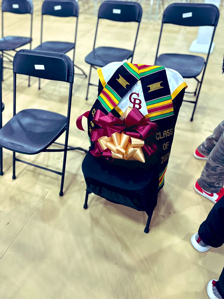 geathersjerchel's tweet photo. s/o CB🪽angels🪽 c/o 🎓2025🎓 keep going twinz proud of you ! cuzn it’s different no doubt. words cannot express… but no matter what it’s always going to be 🕊️#LLC3🕊️never forgotten.🩸🧬🫶🏽♾️ https://t.co/HtGS1RKGBx