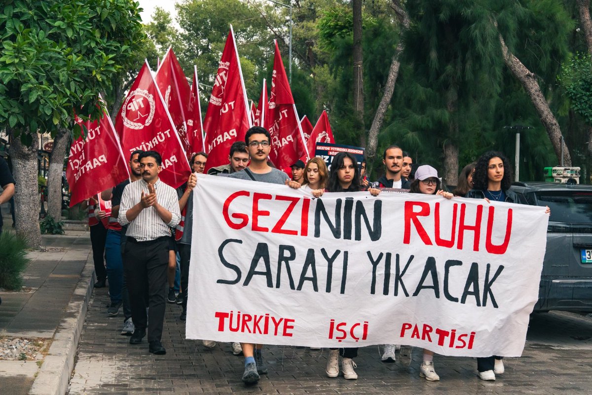 Halkımızın onurlu Gezi Direnişi 12 yaşında. 

Üç beş ağaç meselesi değil; doğa, toprak, adalet ve özgürlük meselesi. 

Zorbalar gidecek, Gezi kalacak.
Karanlık dağılacak, memleket aydınlanacak.
Bu günler geçecek, emekçi halkımız kazanacak!
