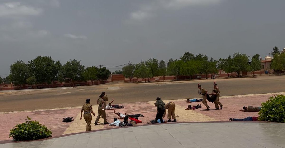 NCC_Dte_Gujarat's tweet photo. #NCCGujarat
#OpShield
A Civil Defence mock drill was conducted on 31 May 2025 during CATC504 by 36 GUJ BN NCC under the aegis of Jamnagar Gp HQ.
Over 500 cadets took part in First Aid, CPR, blackout drills, rescue ops, debris clearing, and relief work.
Support from 2075 Fd Hospital & local PHC doctors ensured realistic medical response.
@DefencePRO_Guj
@HQ_DG_NCC
@GovernorofGujarat
@CMOGuj
@prafulpbjp