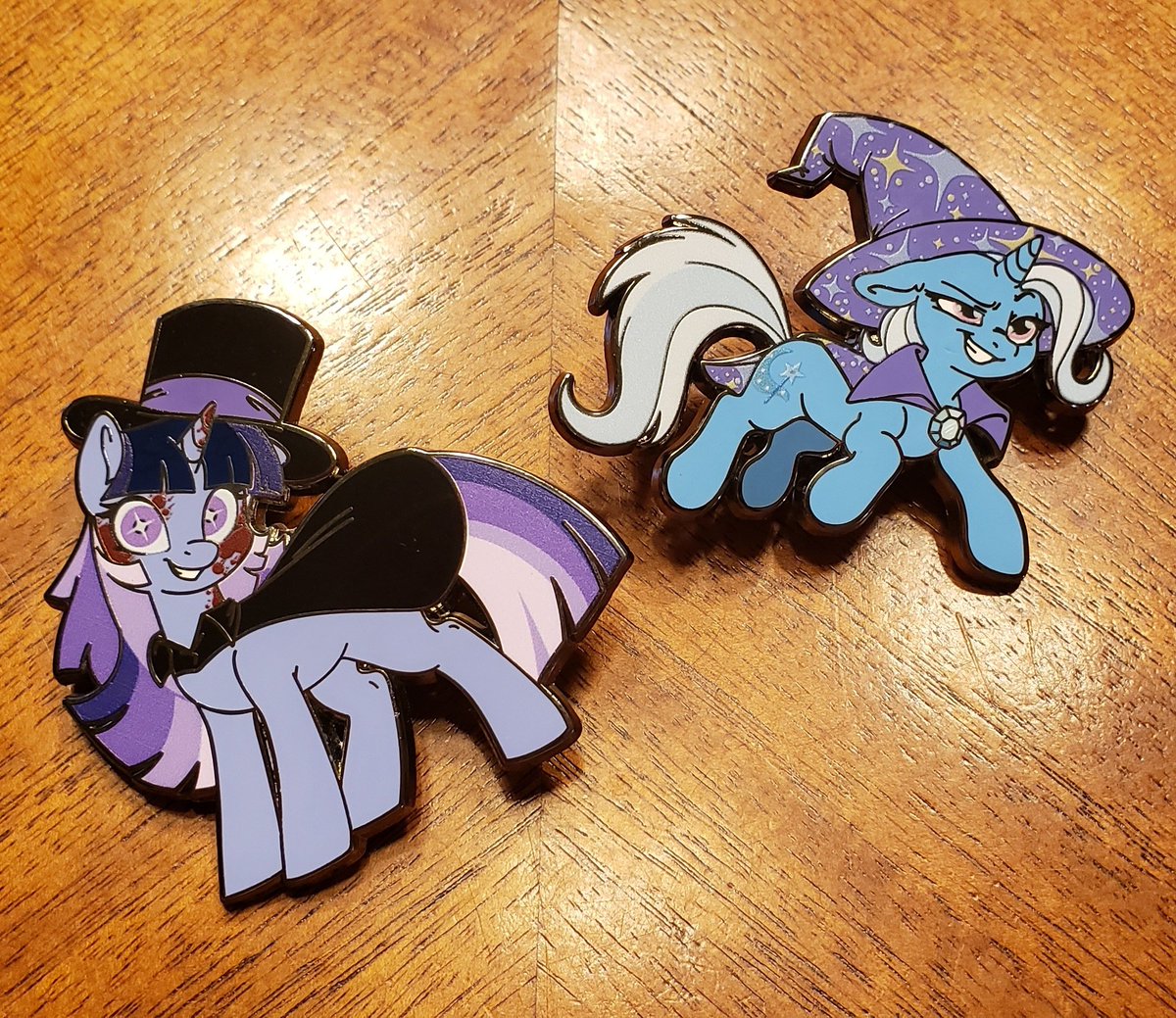 scootertrix's tweet photo. I know what I'll be wearing on my bags next pony convention :D Thanks so much @derpydoodesigns! https://t.co/2vwV9gJu3s