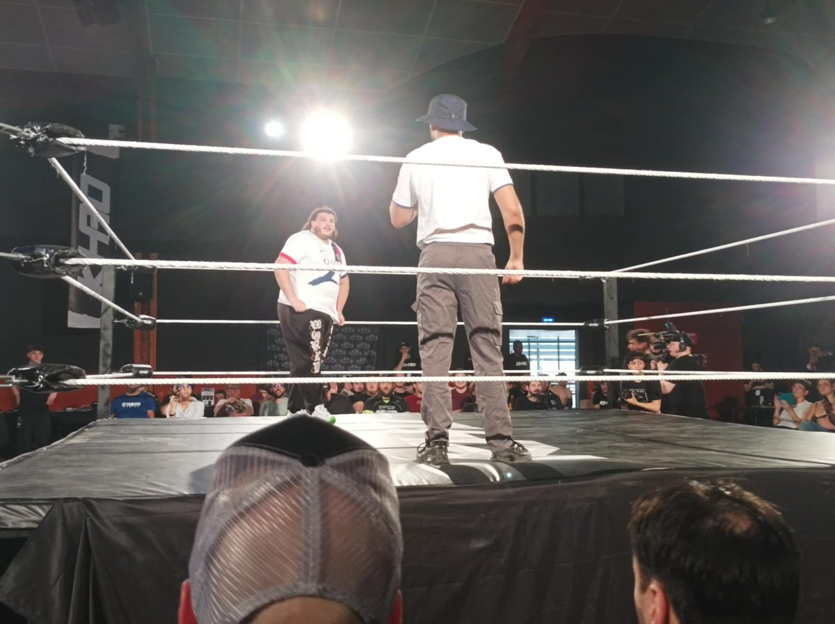 Résultat 

Khao Wrestling Jour De Paye

Le catcheur Marseillais SMS à lancé un open challenge avant de se faire dégager par Beef T