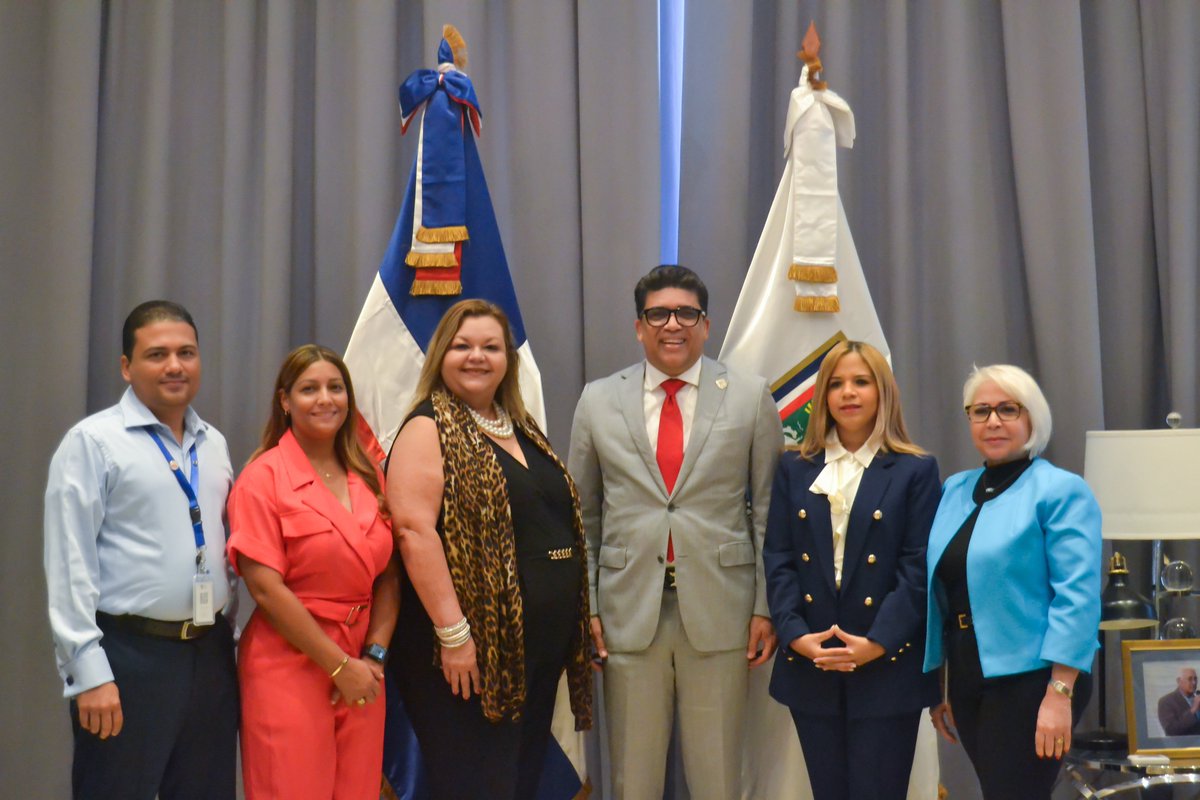 Fue un grato placer 🤝 compartir un diálogo enriquecedor con la Alcaldía de Santo Domingo Este (<a href="/alcaldiasde/">santodomingoeste</a>), la Costa del Faro 🌊, liderada por su Alcalde Dio Astacio 👨🏽‍💼 (<a href="/dioastacio/">Dío Astacio</a>) junto a su equipo de trabajo y la empresa Brain School 🧠🏫.

Seguimos sumando esfuerzos 🤜
