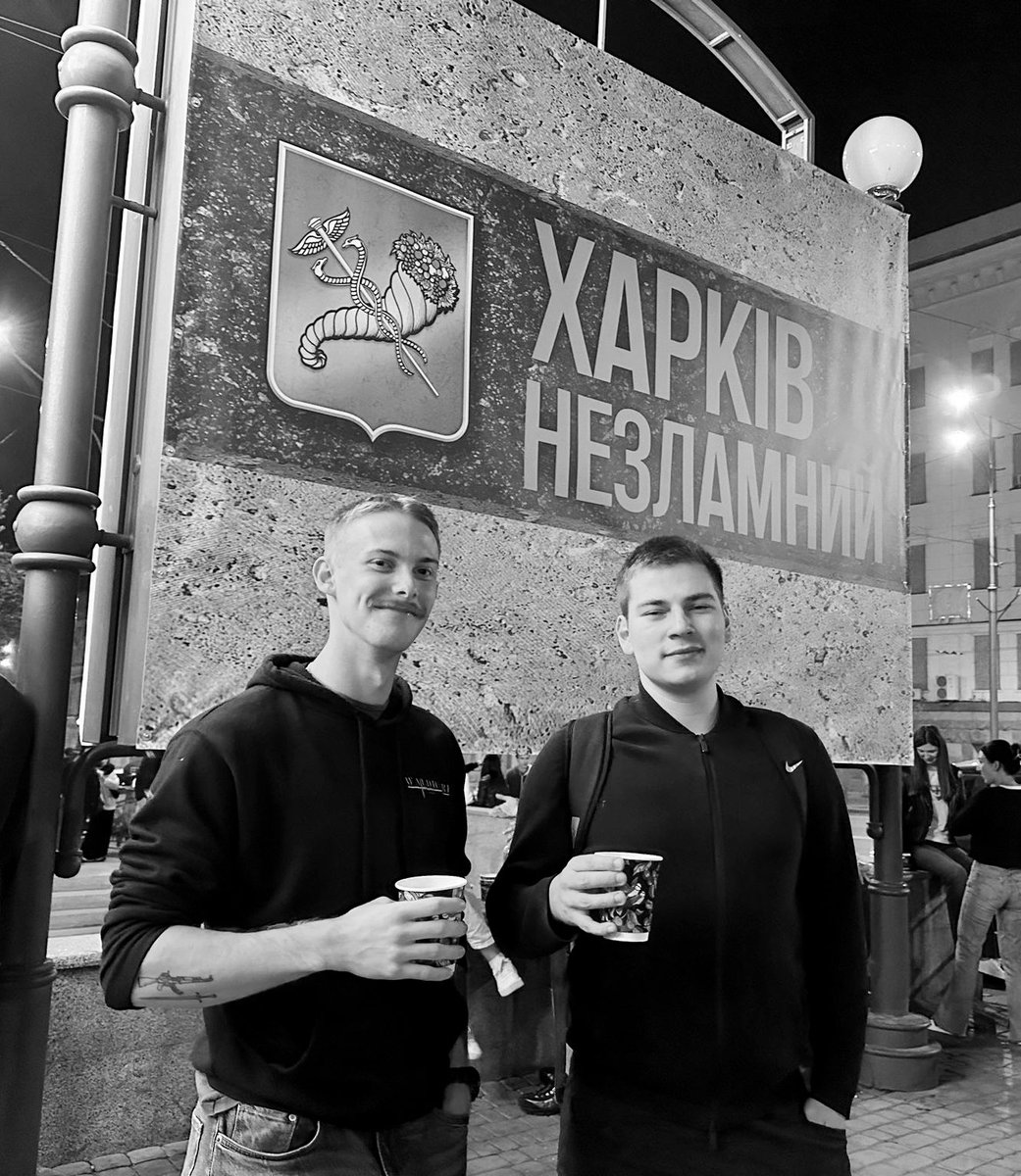AmourskyCyrille's tweet image. Eirik, mon ami, ancien policier, patriote français et héros de l’Ukraine, est tombé au combat.
Un jeune homme courageux, humain, gentil et déterminé.
Dès tes 18 ans, au lycée, tu ne pouvais pas rester à l’écart de ce qui se passait en Ukraine.
À 21 ans, tu as donné ta vie pour…