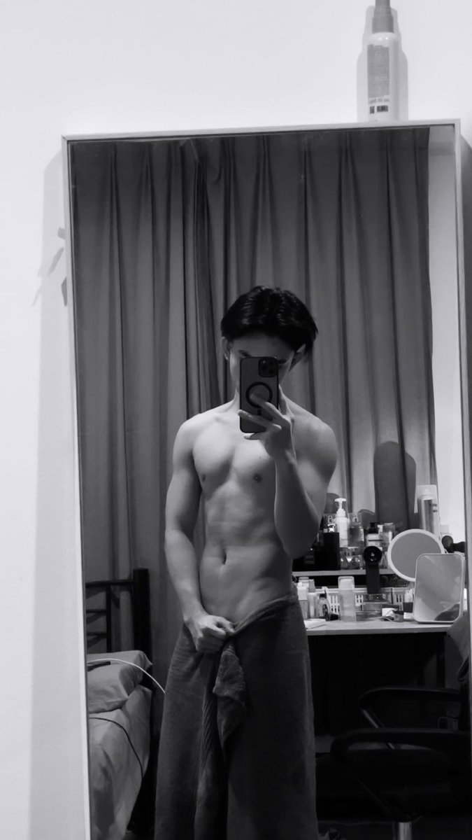 Yu_Xuegyan's tweet photo. Bet this towel’s working harder than your crush’s gym routine 👀 https://t.co/ZM1US8NX34