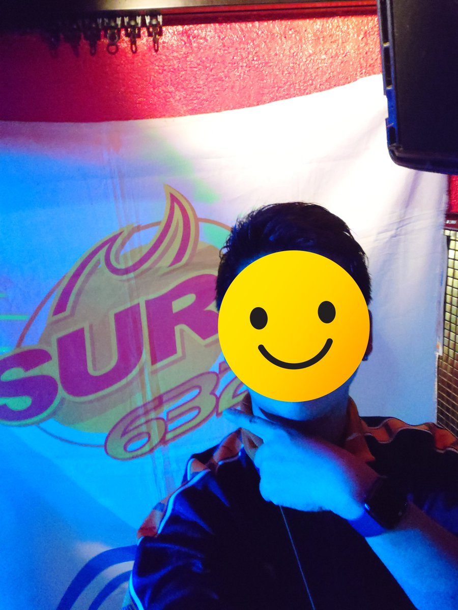 SURFなう！
まだまだいますよー。

珍しくシラフに近いですが控えめに飲んでます。
とは言っても控えめなのかわからんけど😅

コンタクト、マジックトーリックだと左目霞むからワンデーアキュビューに戻したけどこんな乾いたっけ？😅

#SURF632