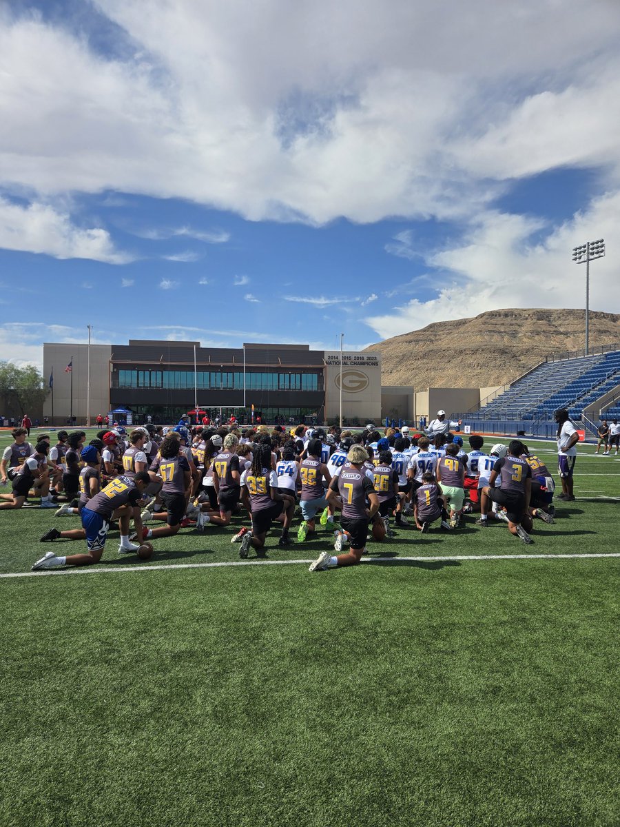 Football University (@fbucamp) on Twitter photo FBU Las Vegas underway at Bishop Gorman High School
200 athletes training this morning 🔥
All geared ⬆️ in <a href="/Battle/">Battle Sports</a> for the day FBU Las Vegas underway at Bishop Gorman High School
200 athletes training this morning 🔥
All geared ⬆️ in <a href="/Battle/">Battle Sports</a> for the day