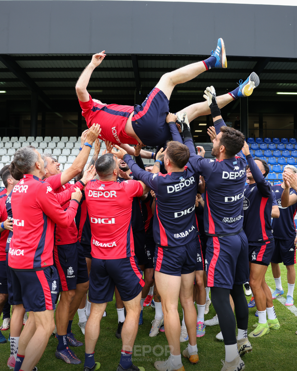 🥺 Último adestramento do noso querido Suso. 

👏🏻 Exemplo de deportivismo e unha auténtica lenda branquiazul.
