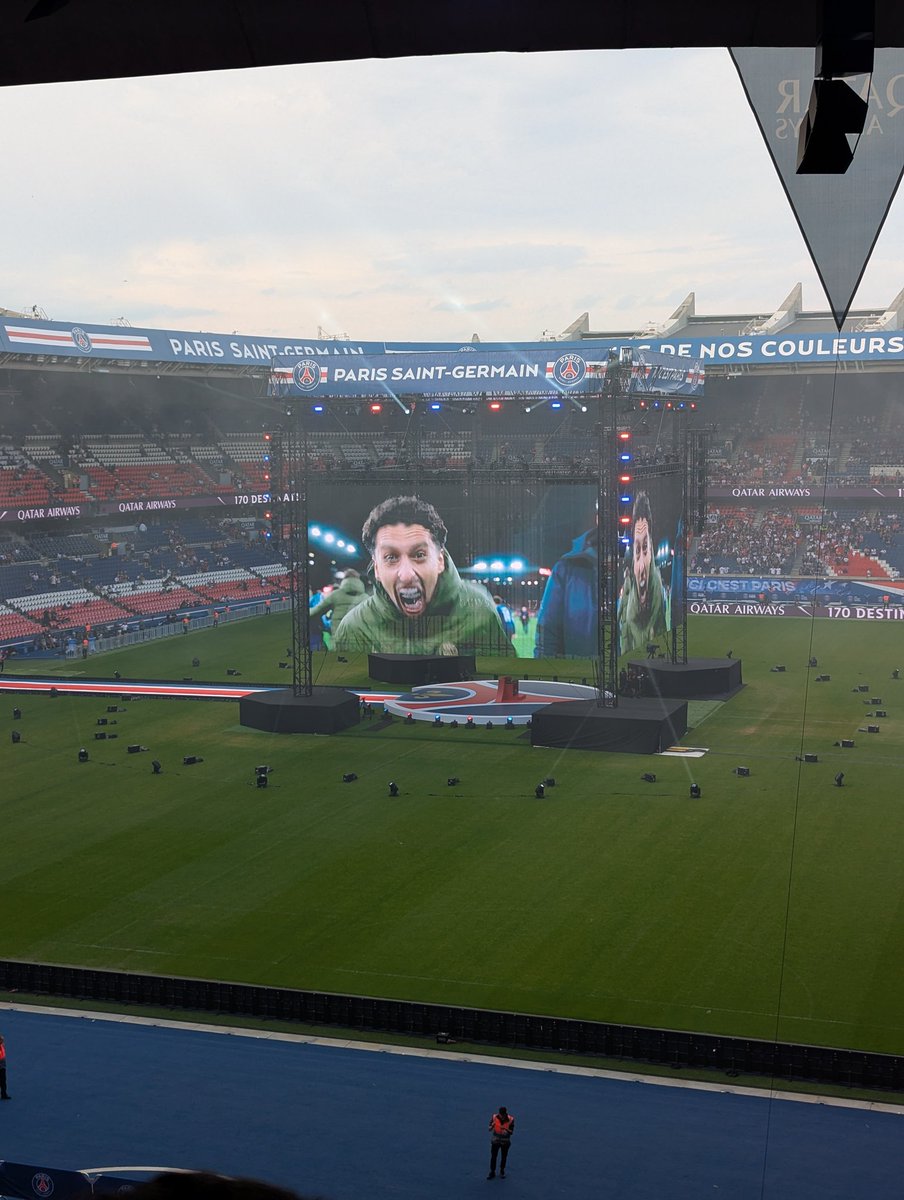 ๐๐๐ ๐ต๐ธ (@cdf_football) on Twitter photo Je ne remercierais jamais assez <a href="/Djaameel_/">Djamel ๐ต๐ธ</a> pour la place qu'il m'a offert.
Merci pour ton travail et merci pour cette offrande ๐ด๐ต๐ฉ๐ฟ Je ne remercierais jamais assez <a href="/Djaameel_/">Djamel ๐ต๐ธ</a> pour la place qu'il m'a offert.
Merci pour ton travail et merci pour cette offrande ๐ด๐ต๐ฉ๐ฟ