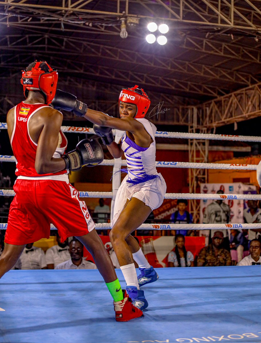 #UBCL Week 3 🔴Namuyombya Christine (UPDF BC) wins 4:1 split against 🔵Sauda Muhammad (Mutajjazi BC)▪️Elite 54Kgs
