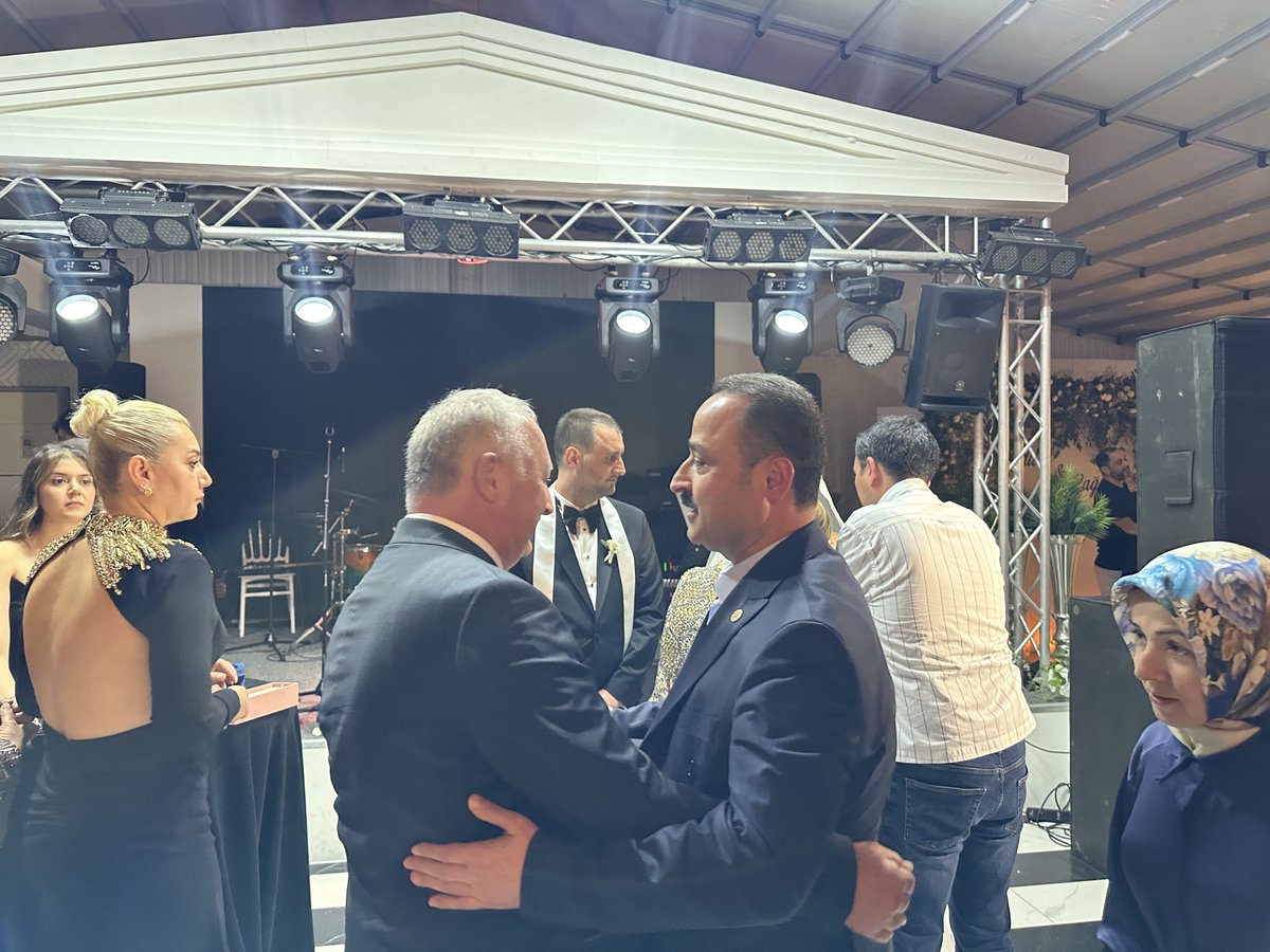 📍Hilton Otel

Çalış ve Savaşkan ailelerinin değerli evlatları Hilal ve Çağrı'nın düğün merasimine katıldık.

Hayatlarını birleştiren genç çiftimize bir ömür boyu mutluluklar diliyorum.

Allah hayırlı etsin.

#DevletBahçeli
#MilliyetçiHareketPartisi
#mhporduilbaşkanlığı