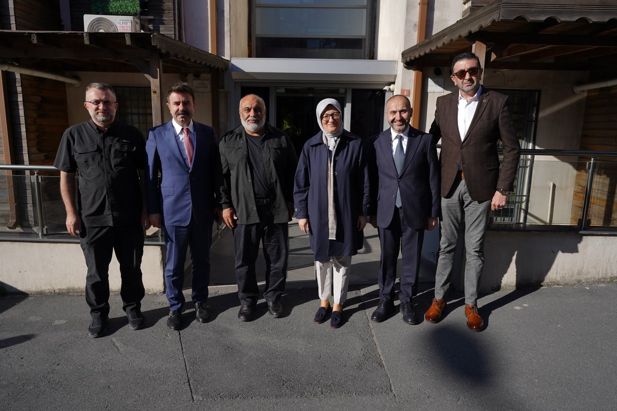 📍İHH İstanbul 

Gazze’de insanî yardım çalışmaları sırasında şehit edilen İHH gönüllülerinin ardından, Birim Başkan Yardımcımız ve MKYK Üyemiz Veli Arslan ile birlikte İHH Genel Başkanı Sayın Bülent Yıldırım’ı ziyaret ederek taziyelerimizi ilettik.

İyiliği hedef alan bu alçak