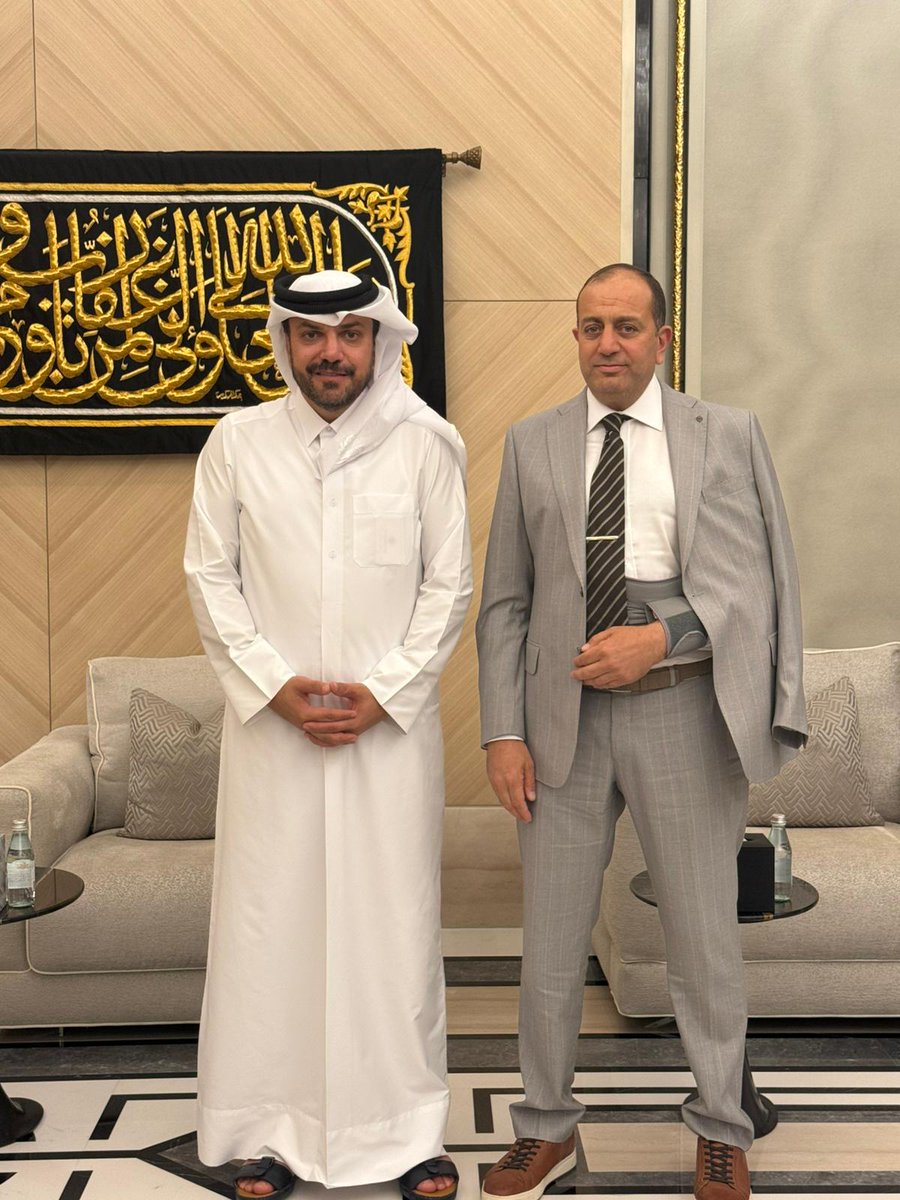 hamoud_sameh's tweet image. لقاء مثمر مع السيد معتز الخياط، رجل الأعمال القطري من أصل سوري تم خلاله مناقشة بعض وجهات النظر حول دور القطاع الخاص في تطوير ودعم الرياضة و الأندية المحلية في الجمهورية العربية السورية، وسبل تعزيز الشراكة و التعاون بين القطاعين العام والخاص في هذا المجال.
باسمنا واسم الوزارة…