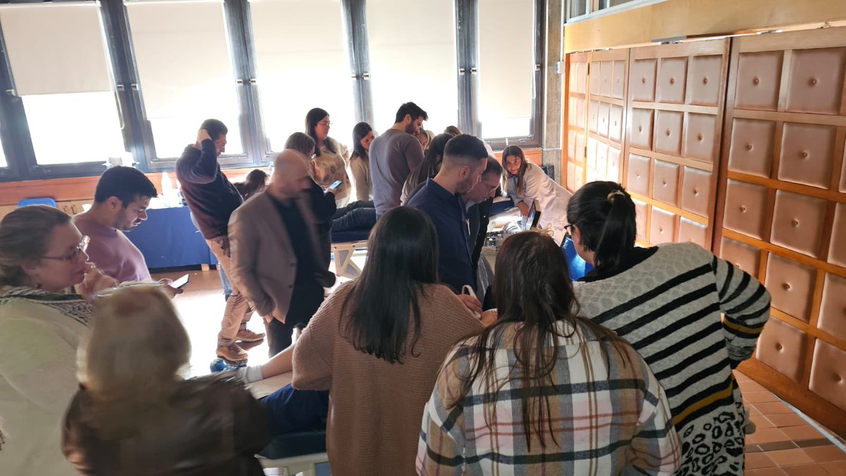 docyic's tweet photo. Seguimos avanzando. Felicitaciones a este gran equipo de la emergencia de @casmuoficial que hoy culminó la primera parte de la capacitación en ecografía Point of care. Vamos en la dirección correcta para ser sin duda un servicio de emergencia que brinda una atención óptima, eficaz y de calidad. El servicio de emergencia más grande del país, con un gran equipo de médicos y enfermeros y la más alta tecnología 

@RaulGermanRodri @JulioPontet @PabloSchiavi @andrea_zumar @Marcegilard