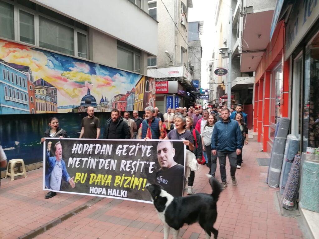 Hopa’lı Eşkiyalar Metin Lokumcu’yu Unutmadı… rizeninsesi.com/hopali-eskiyal… #anma #eskiya #hop #kemalpasa #kibar #lokumcu #metin #resit #İnsan Hakları #