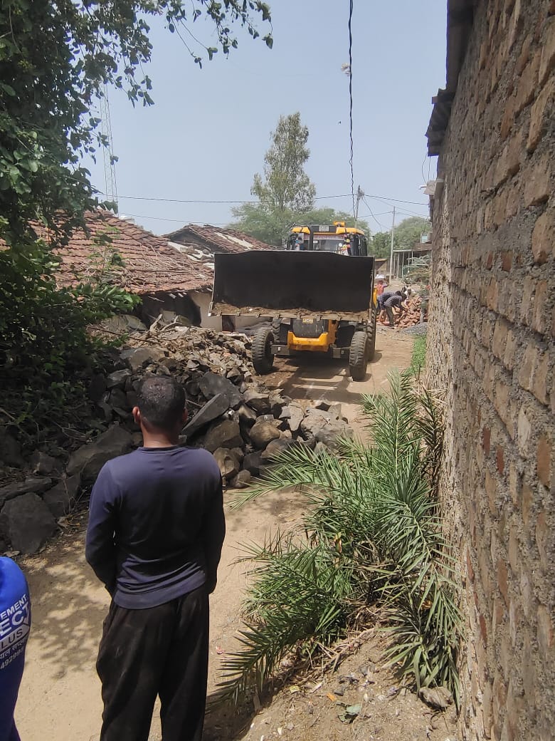 District Collector Pratapgarh (@pratapgarhdm) on Twitter photo рд░рд╛рддреНрд░рд┐ рдЪреМрдкрд╛рд▓ рдмрди рд░рд╣реА рд╣реИ рдЖрдордЬрди рдХреЛ рд╕рдорд╕реНрдпрд╛рдУрдВ рдХреЗ рд╕рдорд╛рдзрд╛рди рдХрд╛ рдмреЗрд╣рддрд░реАрди рдЬрд░рд┐рдпрд╛
рд░рд╛рддреНрд░рд┐ рдЪреМрдкрд╛рд▓ рдореЗрдВ рдЬрд┐рд▓рд╛ рдХрд▓рдХреНрдЯрд░ рдХреЗ рдирд┐рд░реНрджреЗрд╢ рдХреЗ рдЙрдкрд░рд╛рдВрдд рдЕрддрд┐рдХреНрд░рдордг рд╣рдЯрд╛ рдХрд░ рдЦреЛрд▓рд╛ рд░рд╛рд╕реНрддрд╛
<a href="/BhajanlalBjp/">Bhajanlal Sharma</a>
<a href="/RajCMO/">CMO Rajasthan</a>
<a href="/DIPRRajasthan/">рд╕реВрдЪрдирд╛ рдПрд╡рдВ рдЬрдирд╕рдореНрдкрд░реНрдХ рд╡рд┐рднрд╛рдЧ, рд░рд╛рдЬрд╕реНрдерд╛рди рд╕рд░рдХрд╛рд░</a>
<a href="/AnjaliRajoria/">Anjali Rajoria</a>
<a href="/PratapgrhPolice/">Pratapgarh police</a> рд░рд╛рддреНрд░рд┐ рдЪреМрдкрд╛рд▓ рдмрди рд░рд╣реА рд╣реИ рдЖрдордЬрди рдХреЛ рд╕рдорд╕реНрдпрд╛рдУрдВ рдХреЗ рд╕рдорд╛рдзрд╛рди рдХрд╛ рдмреЗрд╣рддрд░реАрди рдЬрд░рд┐рдпрд╛
рд░рд╛рддреНрд░рд┐ рдЪреМрдкрд╛рд▓ рдореЗрдВ рдЬрд┐рд▓рд╛ рдХрд▓рдХреНрдЯрд░ рдХреЗ рдирд┐рд░реНрджреЗрд╢ рдХреЗ рдЙрдкрд░рд╛рдВрдд рдЕрддрд┐рдХреНрд░рдордг рд╣рдЯрд╛ рдХрд░ рдЦреЛрд▓рд╛ рд░рд╛рд╕реНрддрд╛
<a href="/BhajanlalBjp/">Bhajanlal Sharma</a>
<a href="/RajCMO/">CMO Rajasthan</a>
<a href="/DIPRRajasthan/">рд╕реВрдЪрдирд╛ рдПрд╡рдВ рдЬрдирд╕рдореНрдкрд░реНрдХ рд╡рд┐рднрд╛рдЧ, рд░рд╛рдЬрд╕реНрдерд╛рди рд╕рд░рдХрд╛рд░</a>
<a href="/AnjaliRajoria/">Anjali Rajoria</a>
<a href="/PratapgrhPolice/">Pratapgarh police</a>
