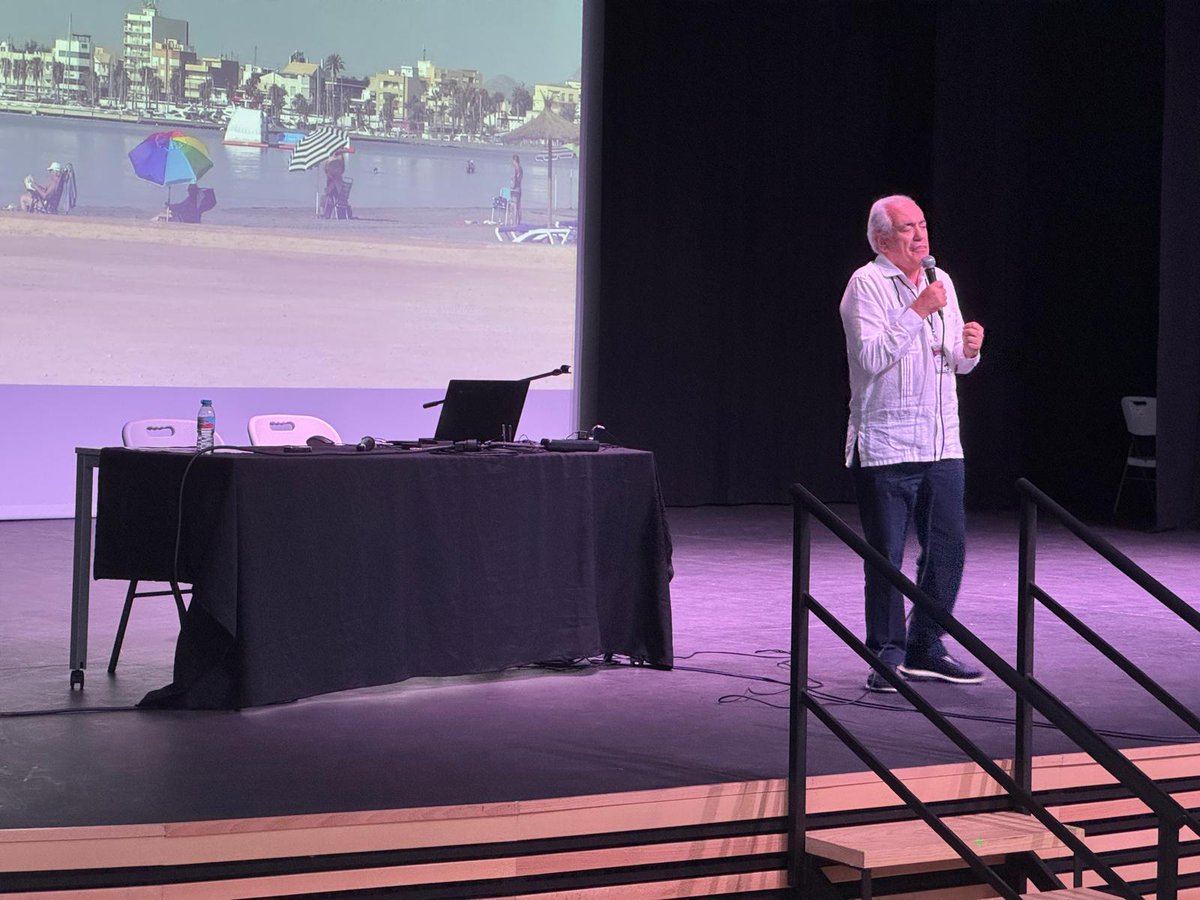 "Es un misterio cómo el corazón late desde que naces hasta los 95 años, y que alguien te quiera. Esto sí que es un misterio: necesitar que alguien te quiera. Sin amor es imposible vivir, por lo menos yo".
El @DrCabrera levanta aplausos en su ponencia
<a href="/JoaquinAbenza_/">Joaquin Abenza</a>
<a href="/Ayto_Pinatar/">Ayuntamiento de San Pedro del Pinatar</a>