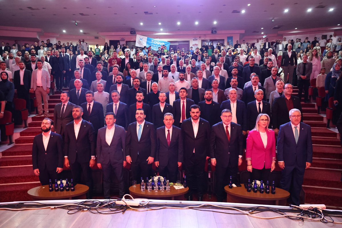 Türkiye Gençlik Vakfı (TÜGVA) 5. Olağan İl Genel Kurulu’nda gençlerimizin azmi ve enerjisiyle bir kez daha gururlandık. TÜGVA’nın genç nesillerimiz için ortaya koyduğu vizyon, Türkiye Yüzyılı hedeflerimize ulaşmada en güçlü rehberlerden biridir. 

Yeniden başkanlık görevine