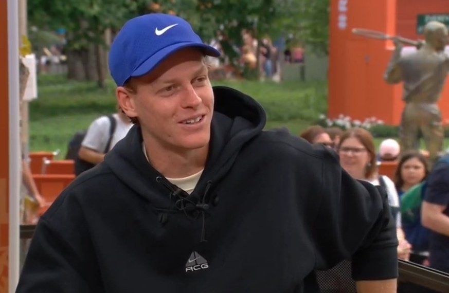 Jannik Sinner was asked on the TNT Desk if there’s anything that annoys him about Darren Cahill

“Your coach is Darren Cahill… we all love Darren. What I wanna know is does he do anything that’s annoying? He seems perfect.”

*Jannik pauses &amp; thinks for a moment*

Jannik: “He’s a