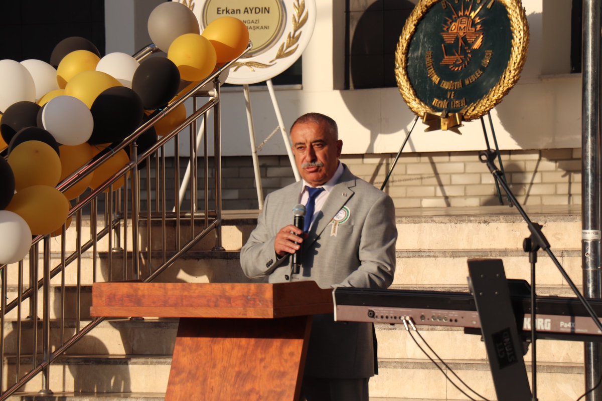 8 yıl sonra yeniden Birliktelik Gününde mezunlarımızla bir araya geldik. 
<a href="/Osmangazi_MEM/">Osmangazi İlçe Milli Eğitim Müdürlüğü</a> <a href="/MetinSEZER_16/">Metin SEZER</a>